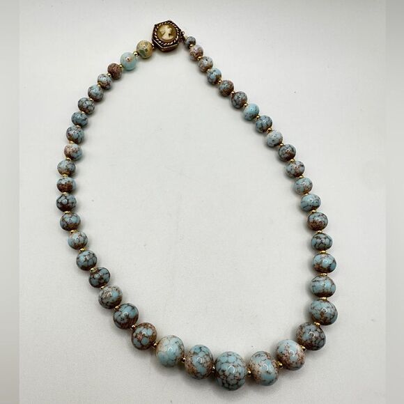 16" Vintage Revived ceramic and gold tone accent beaded necklace w/ cameo clasp! - Picture 12 of 14